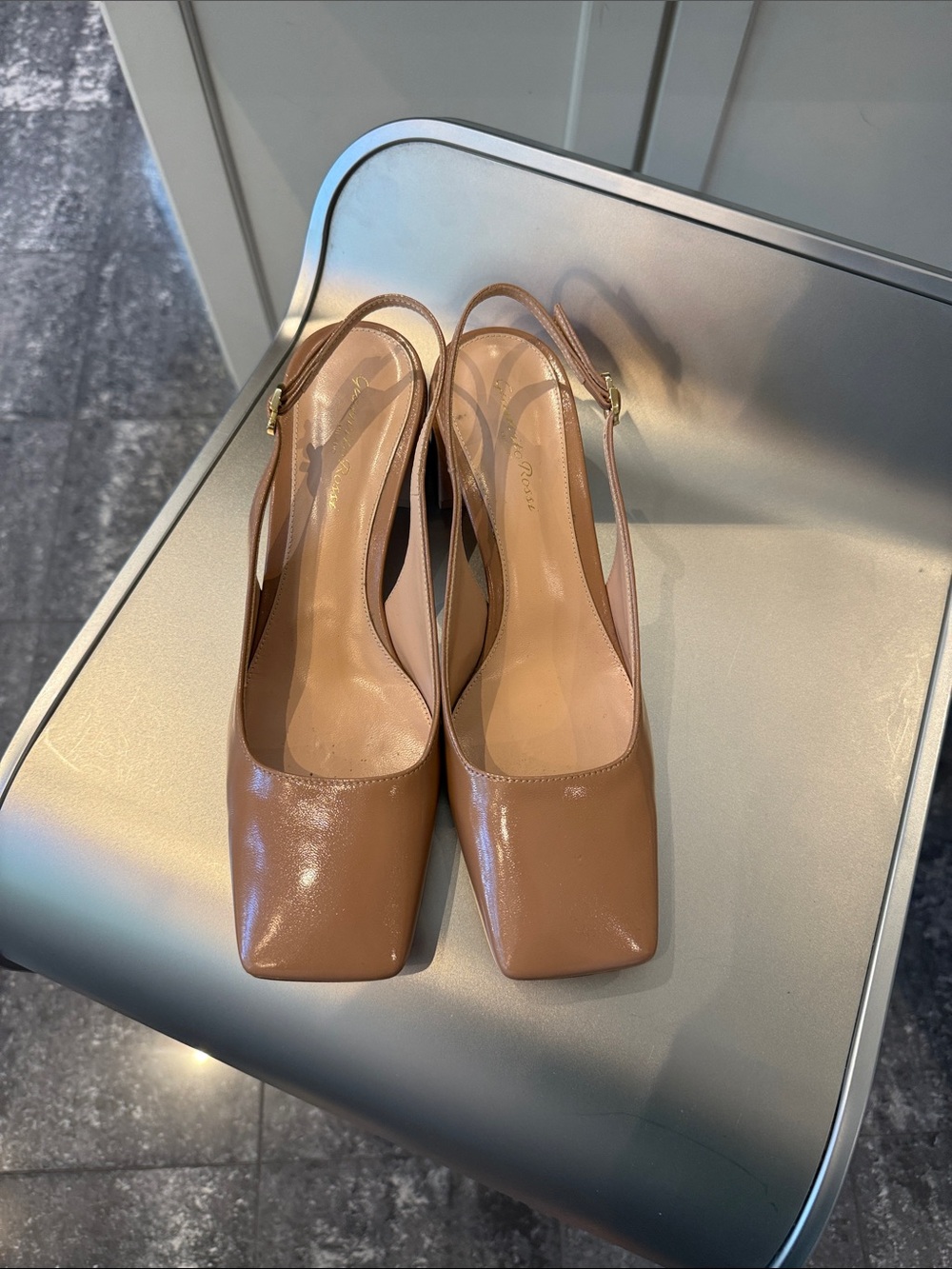 Gianvito Rossi Freeda Nude Patent Slingback 55 Block Heels - Picture 4 of 8